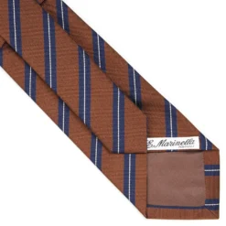 CRAVATTA REGIMENTAL IN SETA MARRONE SCURO Righe blu e bianche