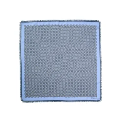 FOULARD IN LANA, CASHMERE E SETA 65 AZZURRO POLVERE Archivio inspiration 1985