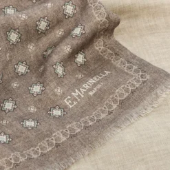 SCIARPA TUBOLARE BEIGE IN LANA E SETA Microfantasia fiore