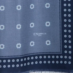 STOLA AZZURRO POLVERE IN LANA Decorazioni floreali