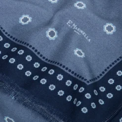 STOLA AZZURRO POLVERE IN LANA Decorazioni floreali