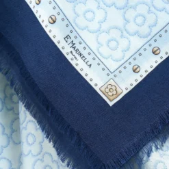 STOLA BLU 115 IN LANA, SETA E CASHMERE Fiori d’archivio